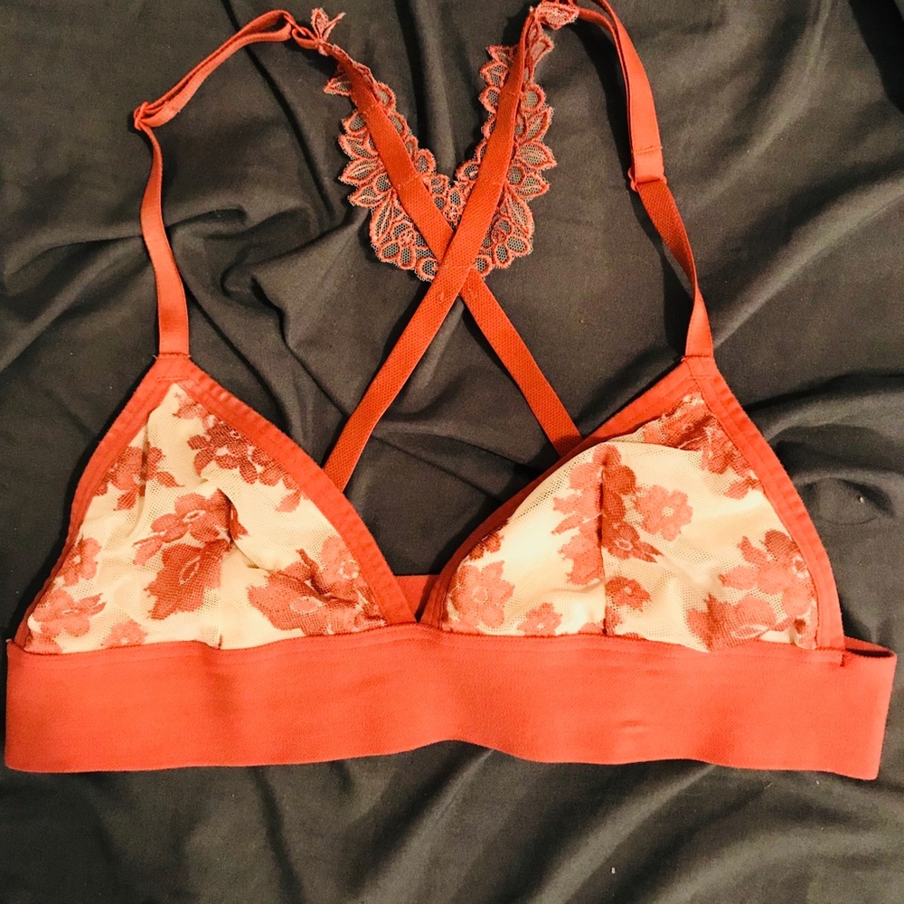 ⭐️PINK Beautiful Lacey Bra